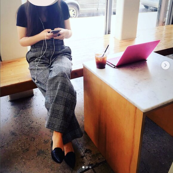 Women Black Leather Hand Made Pointed Toe Loafer with Metal screw decor Size 34 - Picture 2 of 5